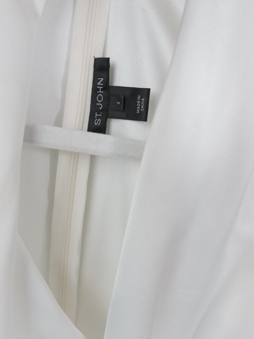 St. John Women’s Blouse Size 4 Ivory White Satin Cowl Neck Draped Sleeveless - Picture 2 of 3
